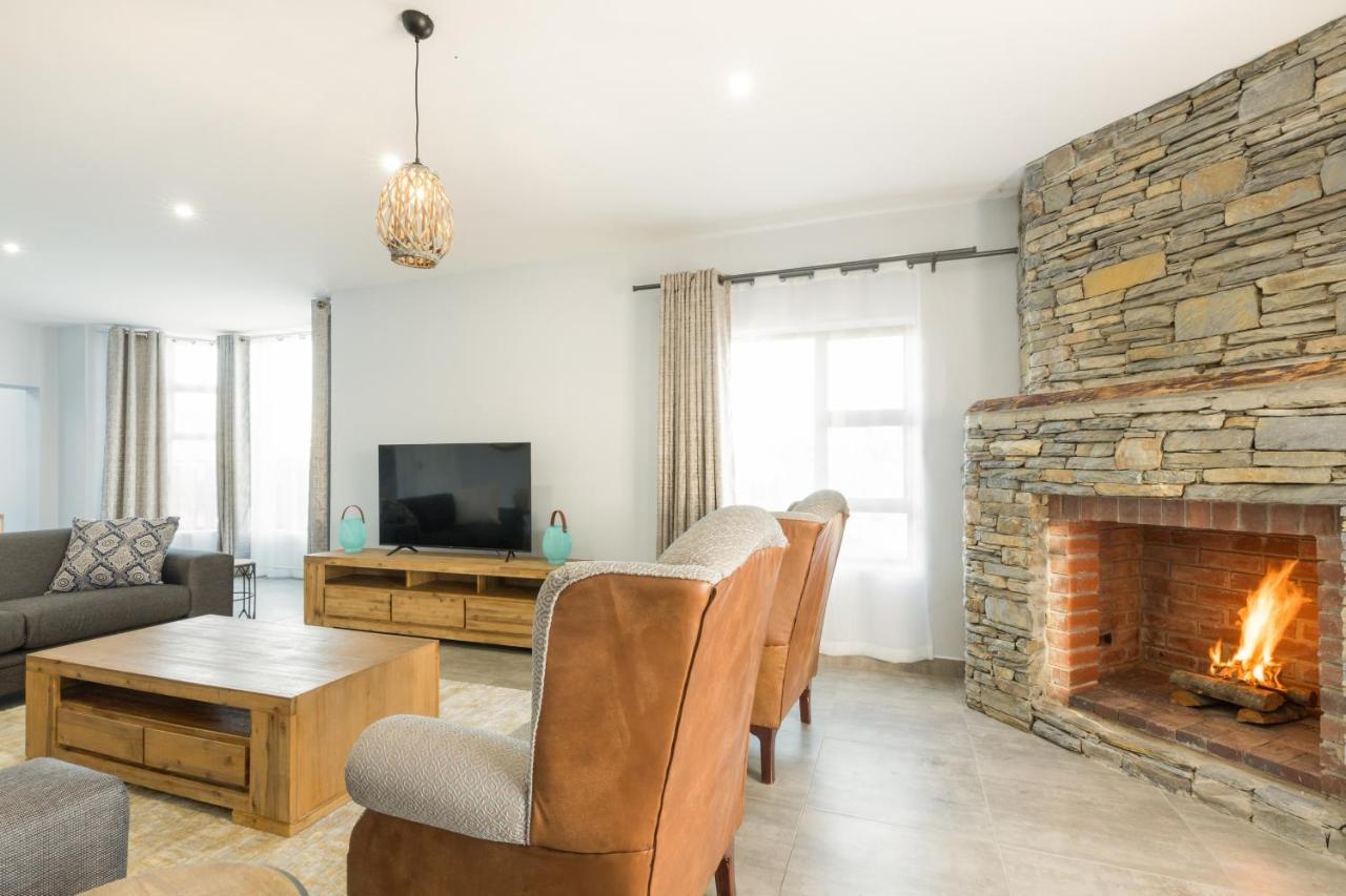 Villa Beachfront - Pool, Fireplace, No Loadshedding