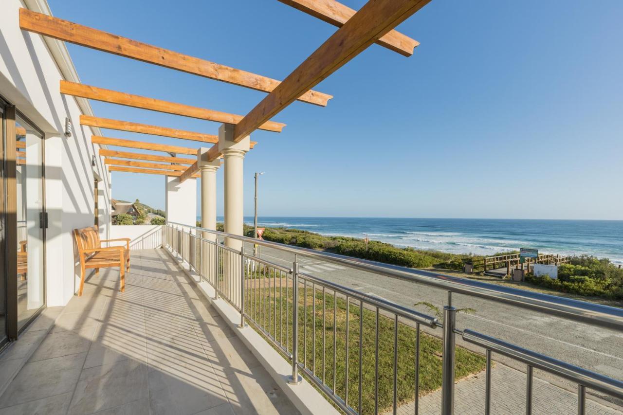 Beachfront - Pool, Fireplace, No Loadshedding Villa *